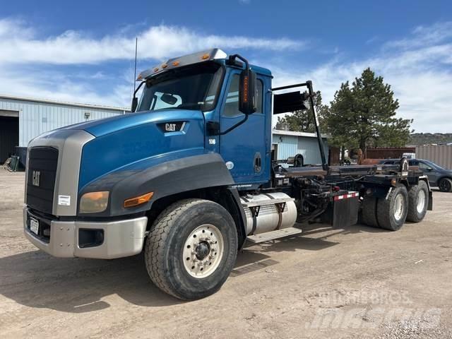 CAT CT660 شاحنات لوادر