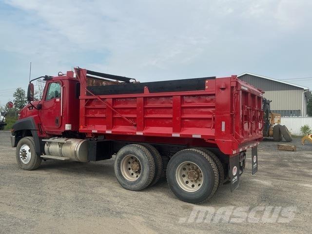 CAT CT660S شاحنات قلابة