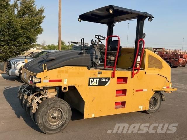 CAT CW16 مداحل ذات إطارات هوائية
