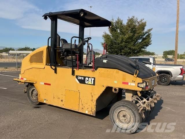 CAT CW16 مداحل ذات إطارات هوائية