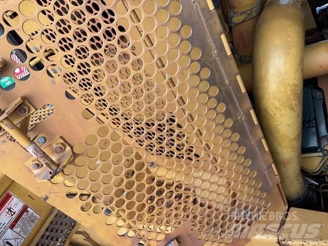 CAT D10T بلدوزرات مجنزرة