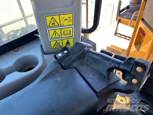 CAT D10T2 بلدوزرات مجنزرة