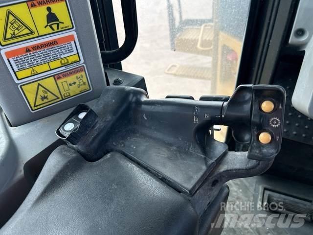 CAT D10T2 بلدوزرات مجنزرة