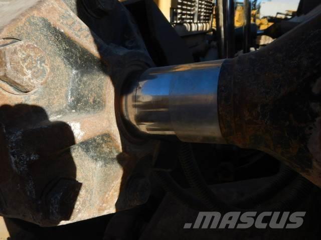 CAT D10T2 بلدوزرات مجنزرة