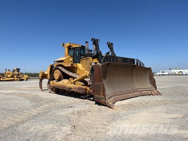 CAT D11R بلدوزرات مجنزرة