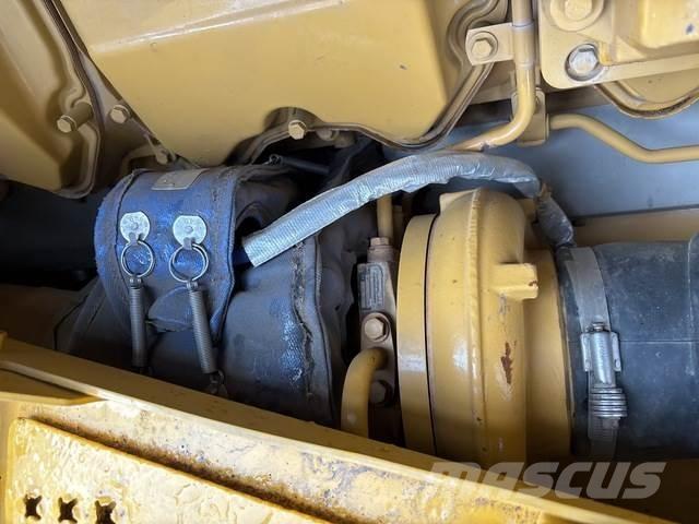 CAT D11T بلدوزرات مجنزرة