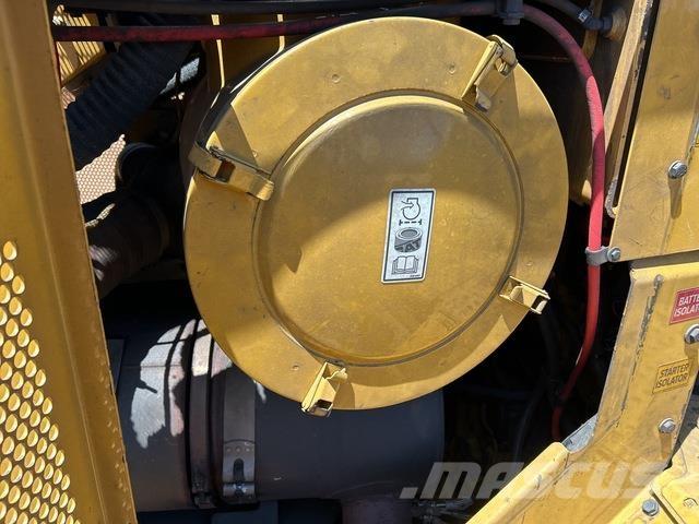 CAT D11T بلدوزرات مجنزرة