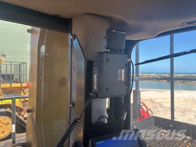 CAT D11T بلدوزرات مجنزرة