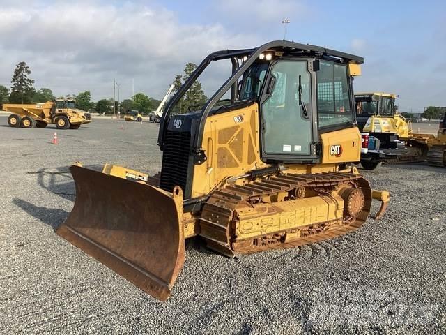CAT D3 بلدوزرات مجنزرة