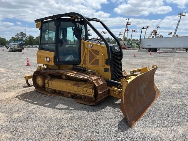 CAT D3 بلدوزرات مجنزرة