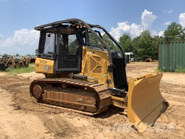 CAT D3 بلدوزرات مجنزرة