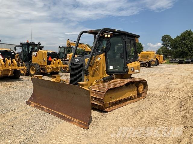 CAT D3 بلدوزرات مجنزرة