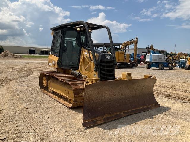 CAT D3 بلدوزرات مجنزرة