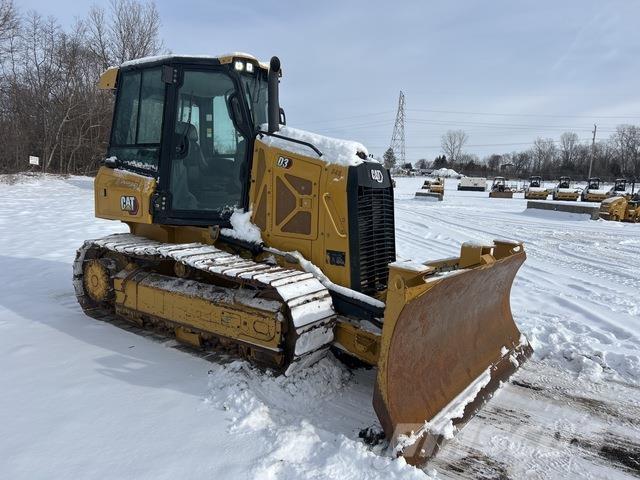 CAT D3 بلدوزرات مجنزرة