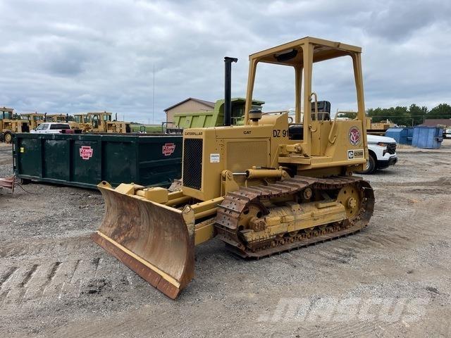 CAT D3B بلدوزرات مجنزرة