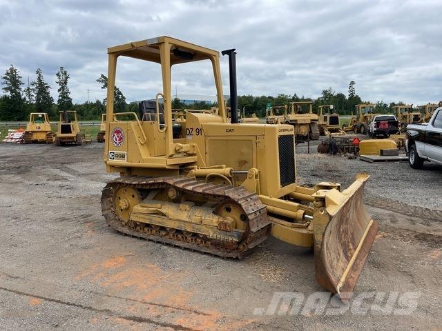 CAT D3B بلدوزرات مجنزرة