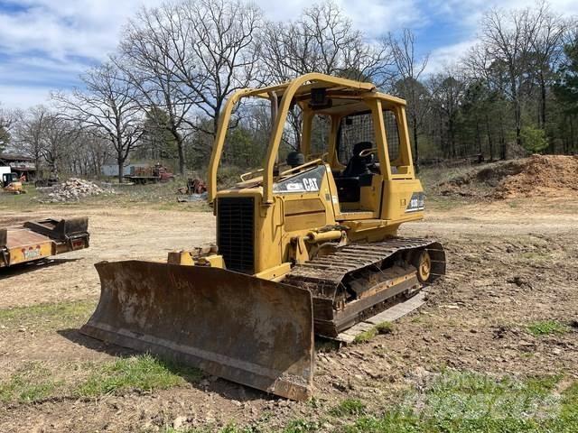 CAT D3G LGP بلدوزرات مجنزرة