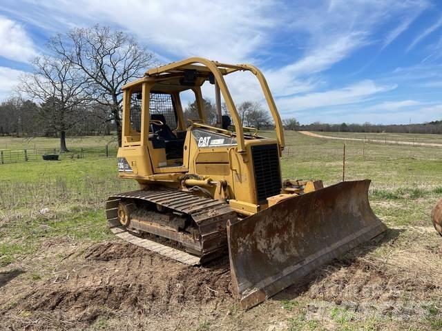 CAT D3G LGP بلدوزرات مجنزرة