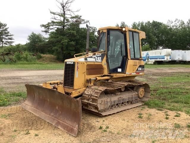 CAT D3G LGP بلدوزرات مجنزرة