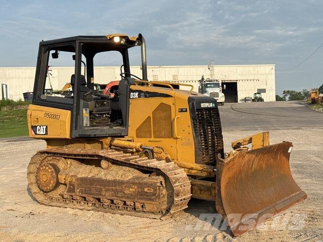 CAT D3K XL بلدوزرات مجنزرة