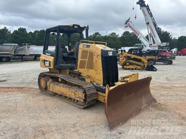 CAT D3K2 XL بلدوزرات مجنزرة