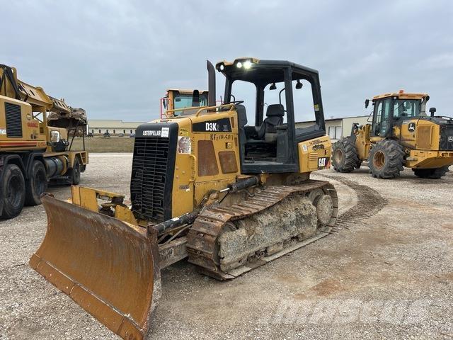 CAT D3K2 XL بلدوزرات مجنزرة