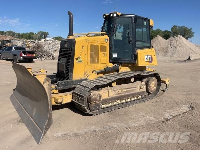 CAT D4 بلدوزرات مجنزرة