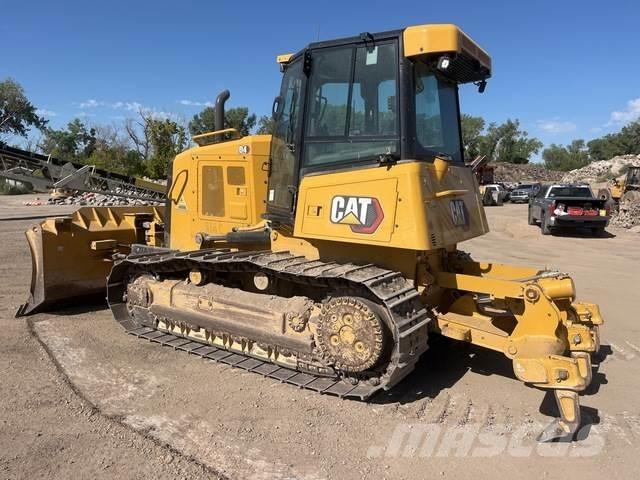 CAT D4 بلدوزرات مجنزرة