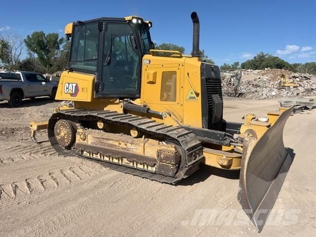 CAT D4 بلدوزرات مجنزرة