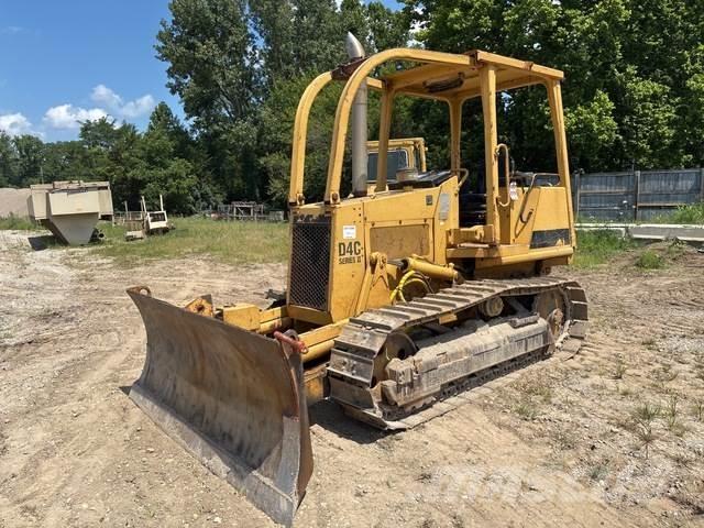 CAT D4C بلدوزرات مجنزرة