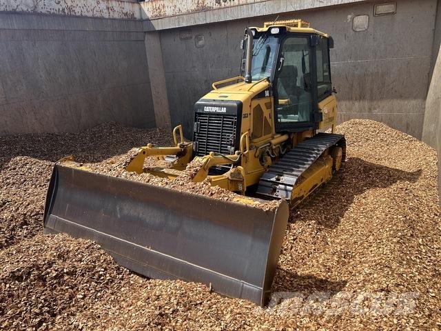 CAT D4K LGP بلدوزرات مجنزرة