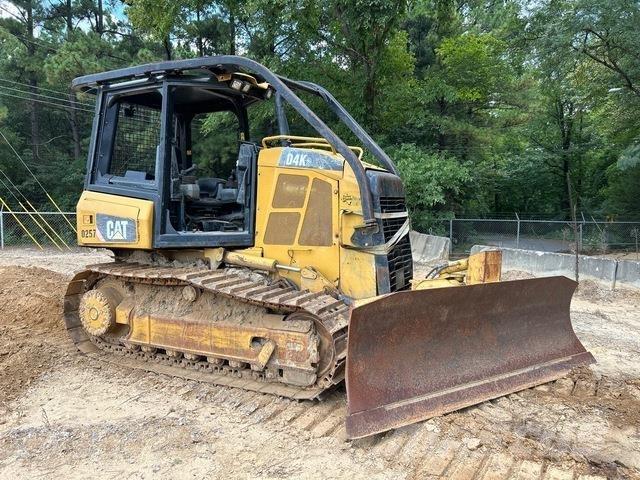 CAT D4K2 XL بلدوزرات مجنزرة