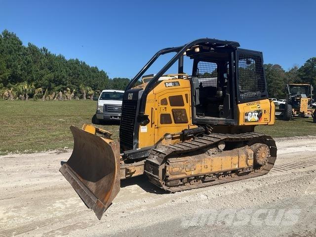 CAT D4K2 XL بلدوزرات مجنزرة