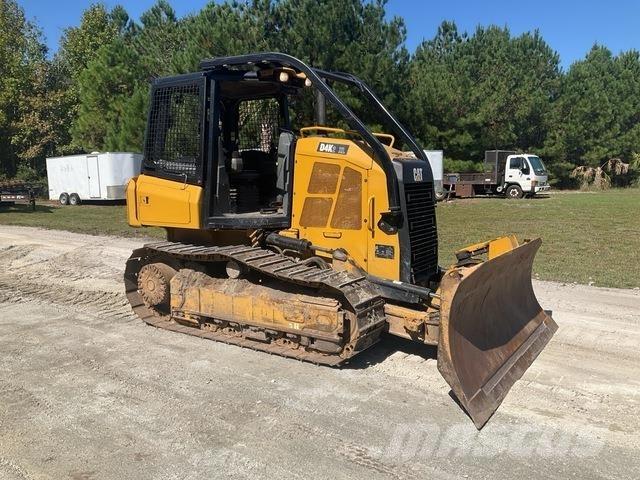 CAT D4K2 XL بلدوزرات مجنزرة