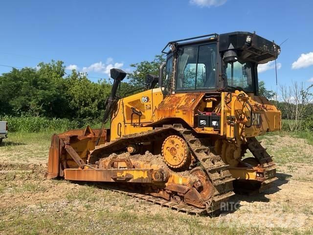 CAT D5 بلدوزرات مجنزرة