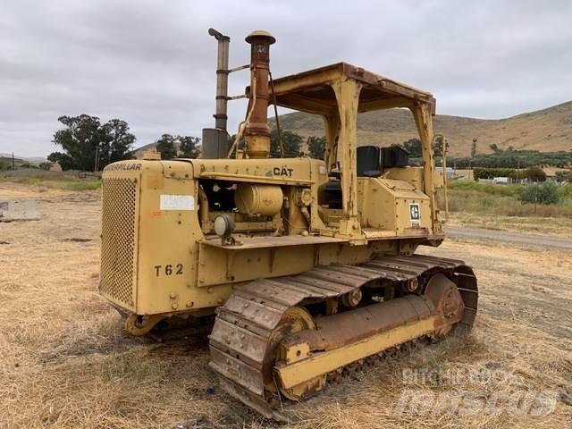 CAT D5B الجرارات