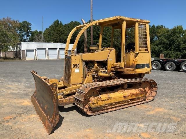 CAT D5C بلدوزرات مجنزرة