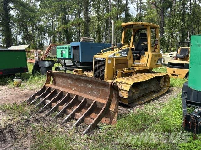 CAT D5G LGP بلدوزرات مجنزرة