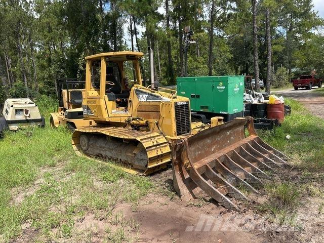 CAT D5G LGP بلدوزرات مجنزرة