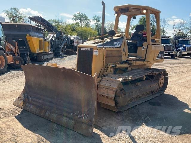 CAT D5G XL بلدوزرات مجنزرة