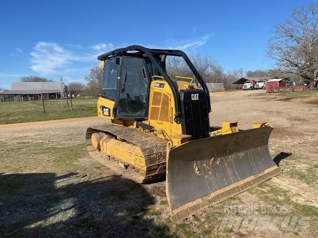 CAT D5K2 LGP بلدوزرات مجنزرة