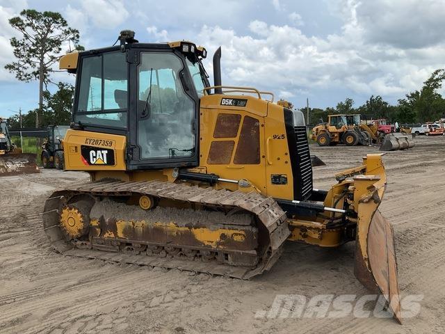 CAT D5K2 LGP بلدوزرات مجنزرة
