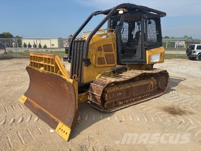 CAT D5K2 XL بلدوزرات مجنزرة