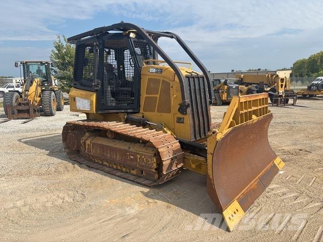 CAT D5K2 XL بلدوزرات مجنزرة