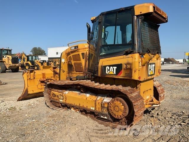 CAT D5K2 XL بلدوزرات مجنزرة
