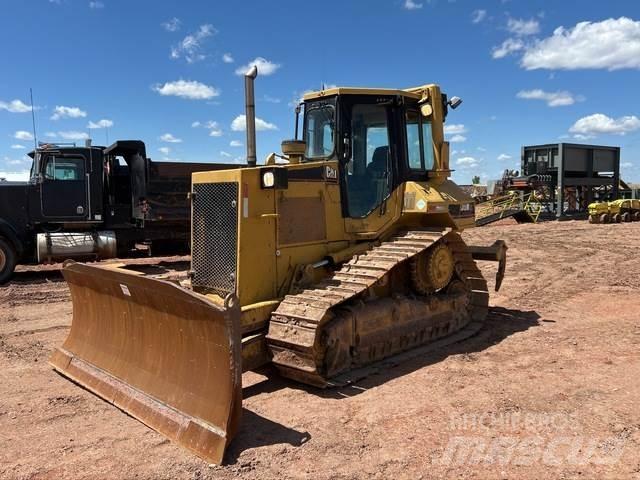 CAT D5M بلدوزرات مجنزرة