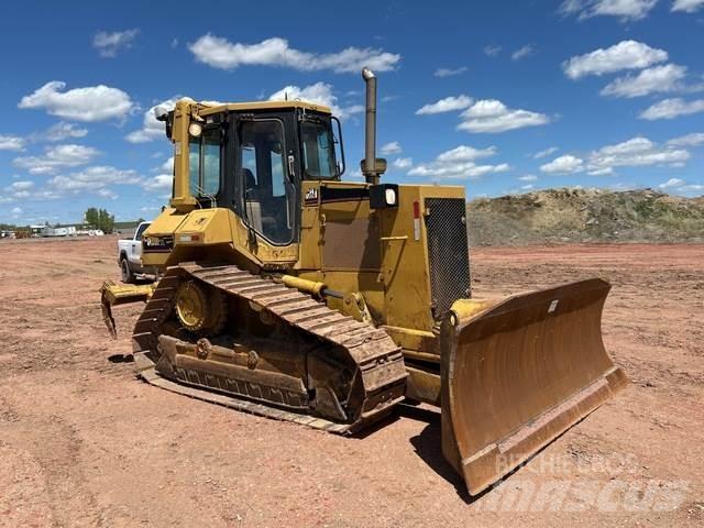 CAT D5M بلدوزرات مجنزرة