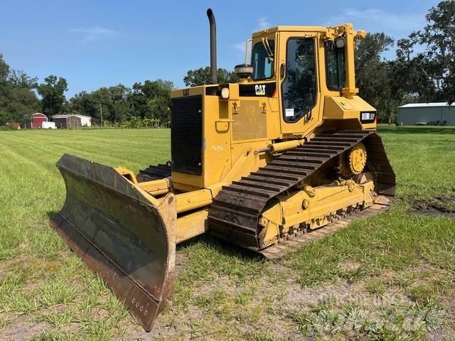 CAT D5M LGP بلدوزرات مجنزرة