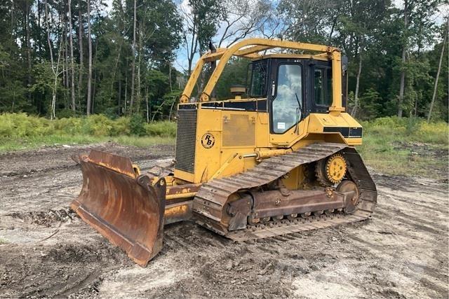CAT D5M LGP بلدوزرات مجنزرة