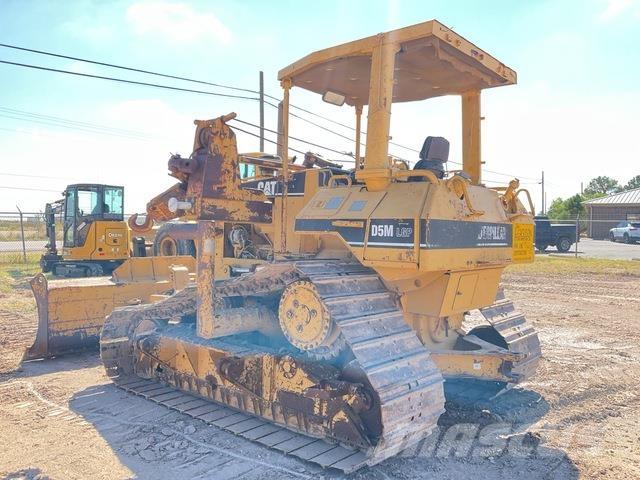 CAT D5M LPG بلدوزرات مجنزرة